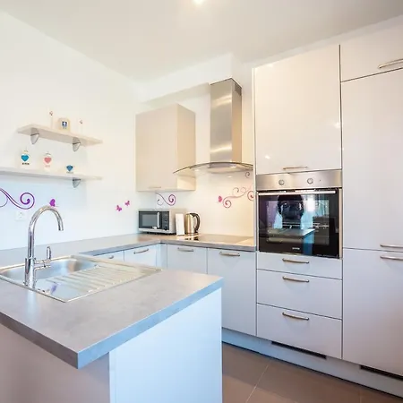 Appartement With Parking Space - 17355 *